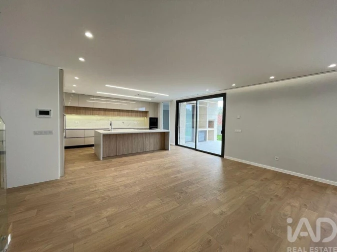 Moradia T3 para Venda em Abade de Neiva Foto 24