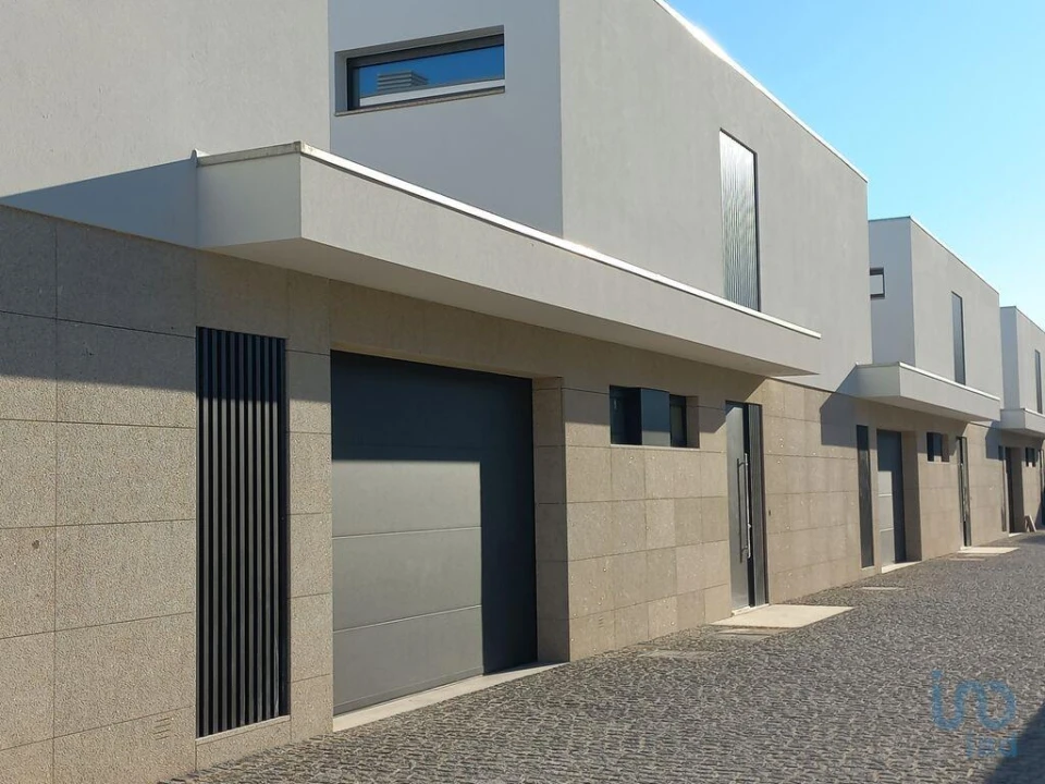 Moradia T3 para Venda em Abade de Neiva Foto 4