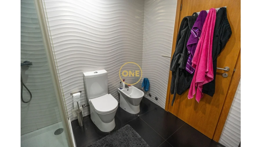 Moradia T4 para Venda em Coronado (São Romão e São Mamede) Foto 8