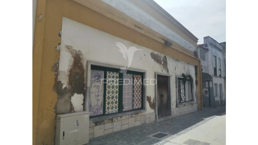 Armazém para Venda em Beja (Salvador e Santa Maria da Feira)