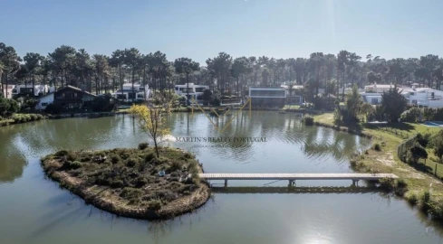 Moradia T5 para Venda em Charneca de Caparica e Sobreda