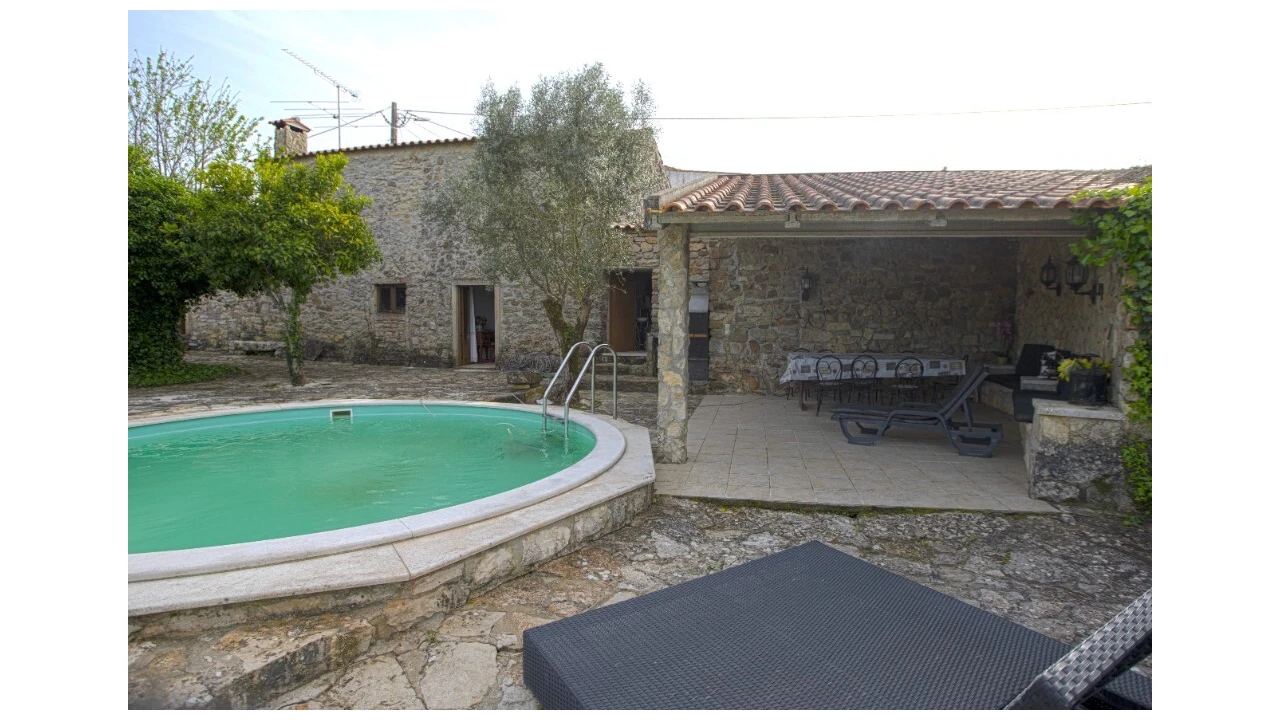 Moradia T3 para Venda em Chãos Foto 2