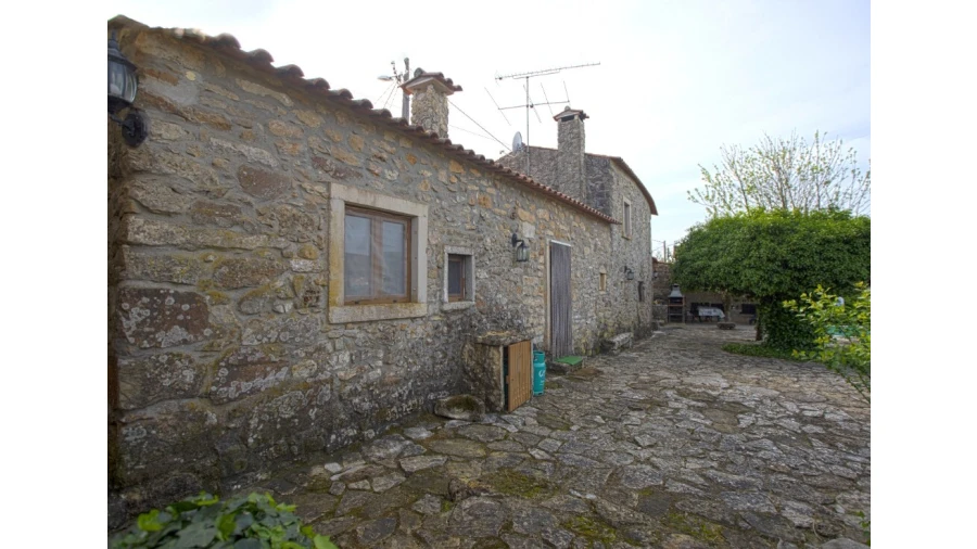 Moradia T3 para Venda em Chãos Foto 6