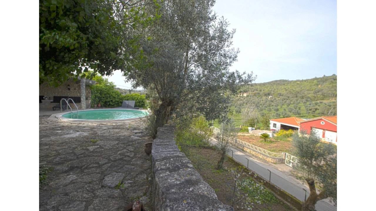 Moradia T3 para Venda em Chãos Foto 4