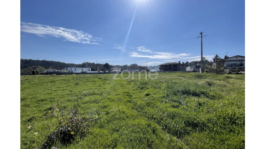 Terreno para Venda em Milheiros de Poiares Foto 1