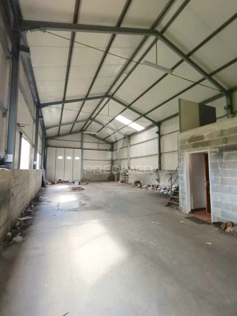 Armazém para Venda em Arrabal