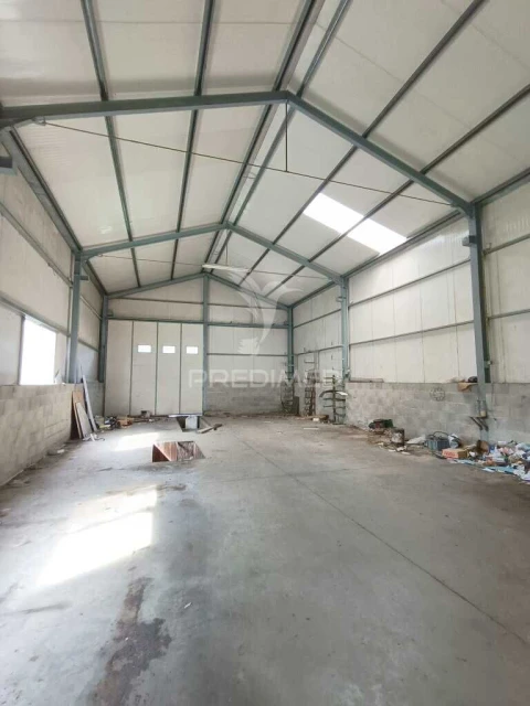 Armazém para Venda em Arrabal