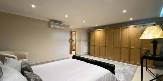 Moradia T4 para Venda em Quarteira