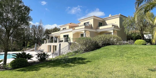 Moradia T4 para Venda em Quarteira