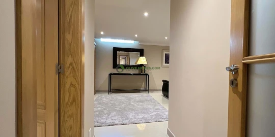 Moradia T4 para Venda em Quarteira