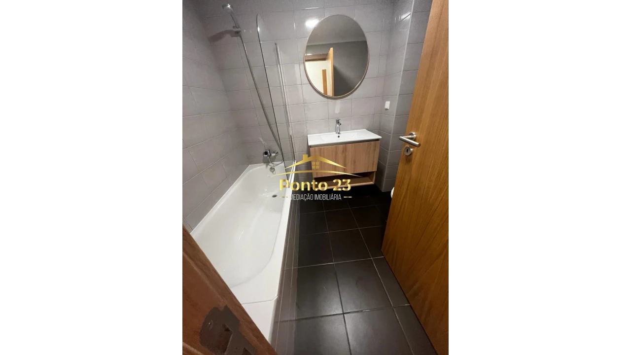 Apartamento T2 para Venda em Caniço Foto 5