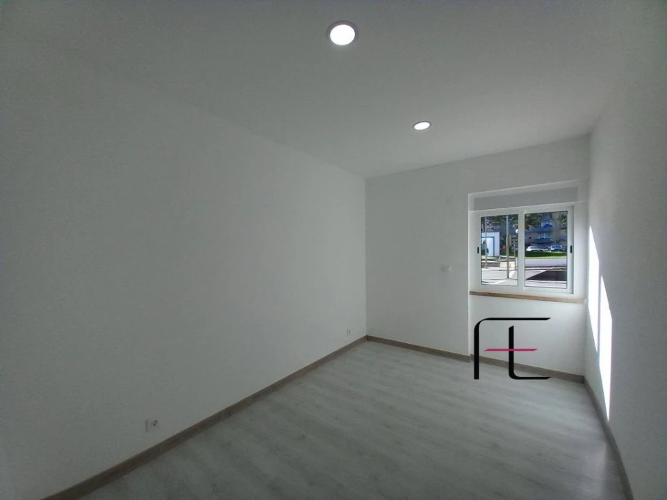 Apartamento T2 para Venda em Amora Foto 24