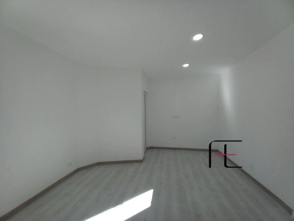 Apartamento T2 para Venda em Amora Foto 23