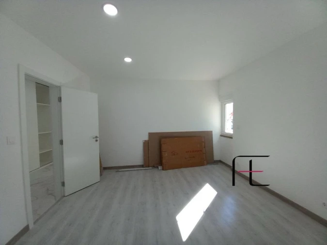 Apartamento T2 para Venda em Amora Foto 21