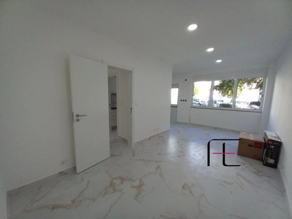 Apartamento T2 para Venda em Amora Foto 13
