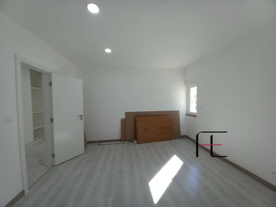 Apartamento T2 para Venda em Amora Foto 21