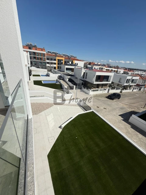 Moradia T4 para Venda em Corroios