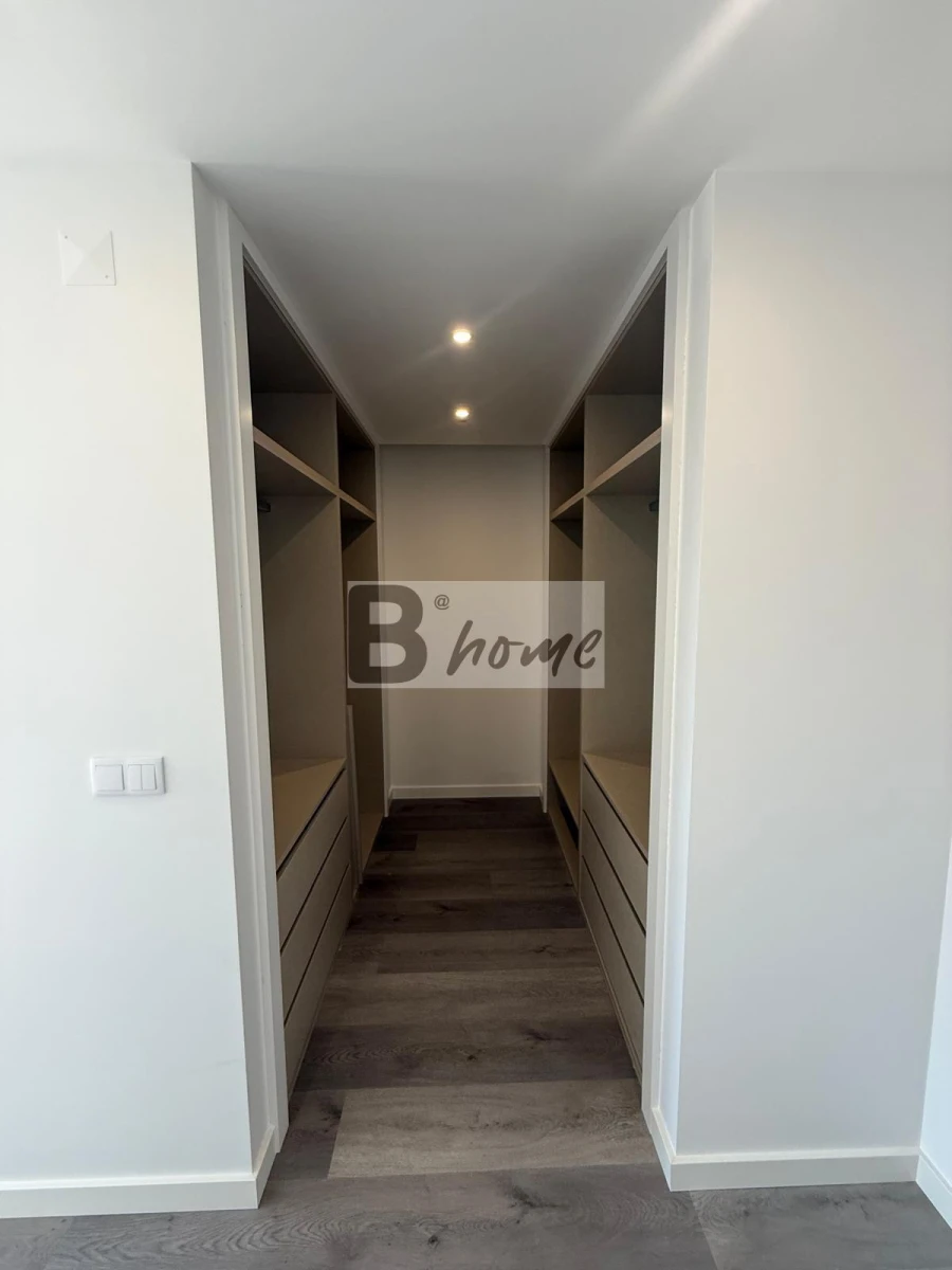 Moradia T4 para Venda em Corroios Foto 12