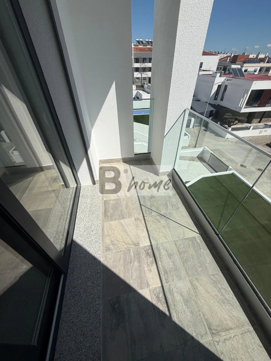 Moradia T4 para Venda em Corroios Foto 10