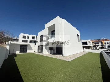 Moradia T4 para Venda em Corroios