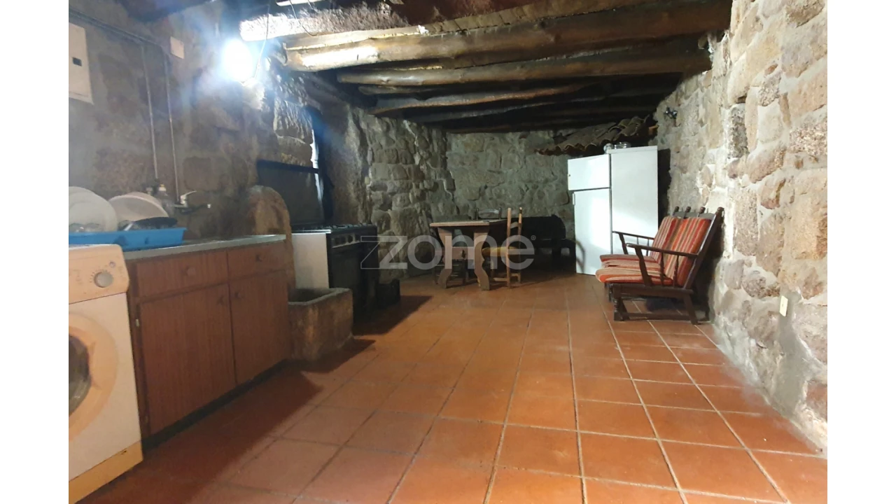 Moradia T3 para Venda em Calde Foto 4