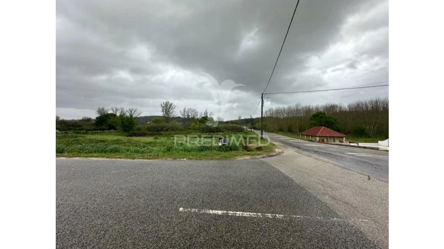Terreno para Venda em Outeiro da Cortiçada e Arruda dos Pisões Foto 1