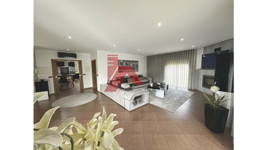 Moradia T3 para Venda em Santa Eulália Foto 3