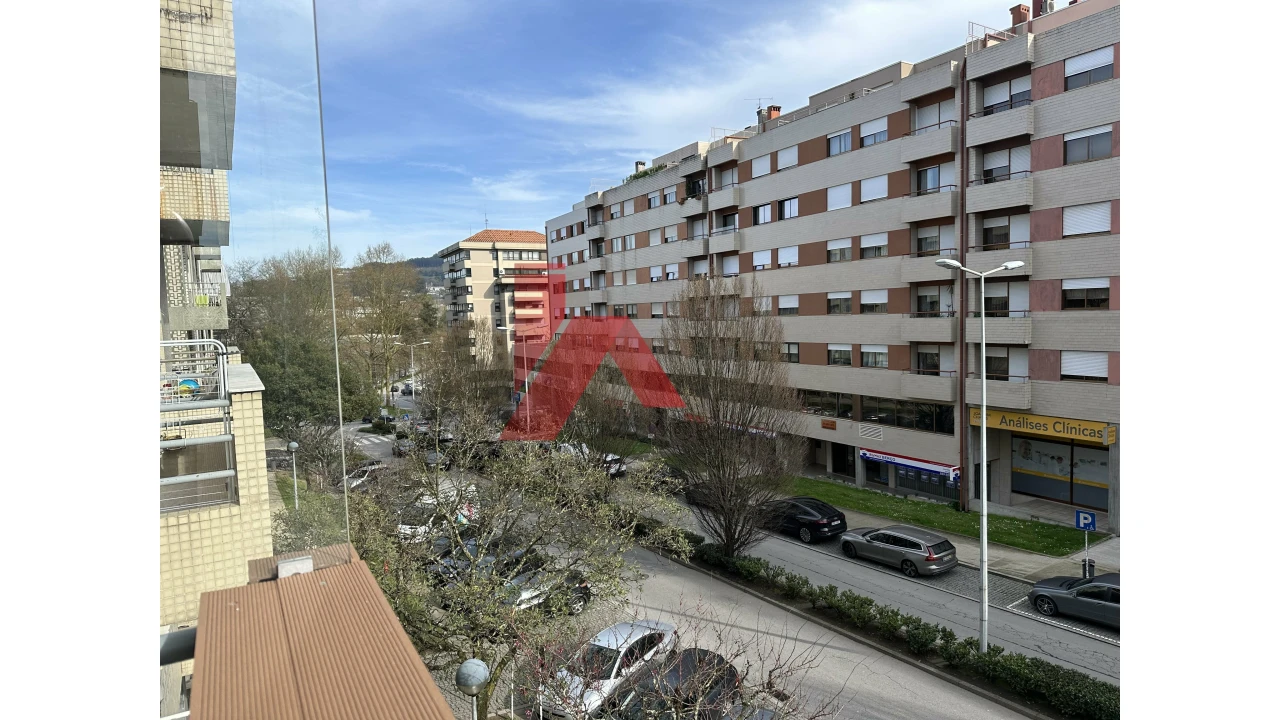 Apartamento T2 para Venda em Oliveira, São Paio e São Sebastião Foto 3
