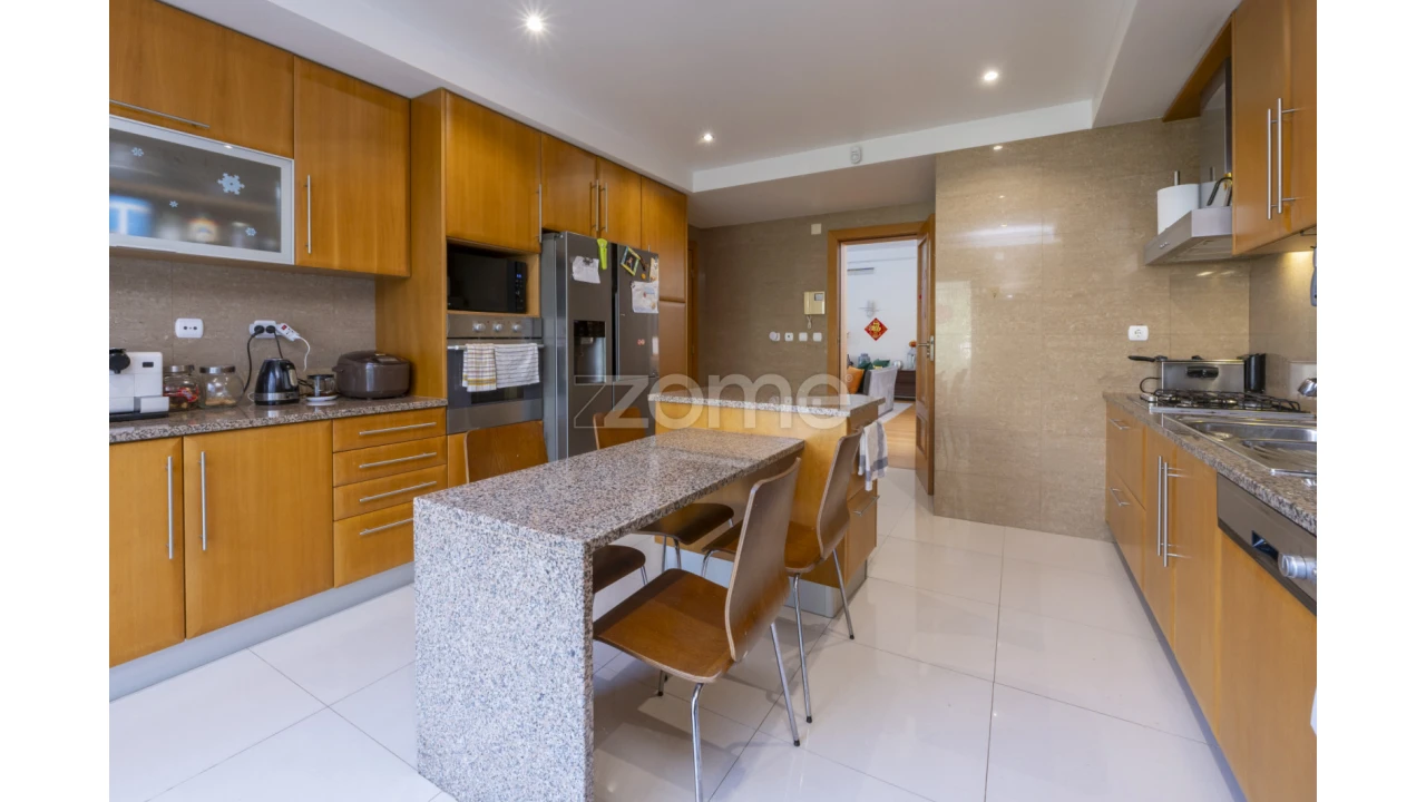 Moradia T4 para Venda em Alcabideche Foto 38