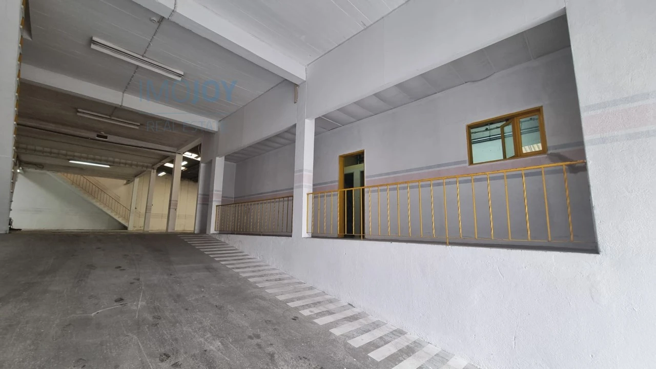 Armazém para Venda em Santa Iria de Azoia, São João da Talha e Bobadela Foto 3