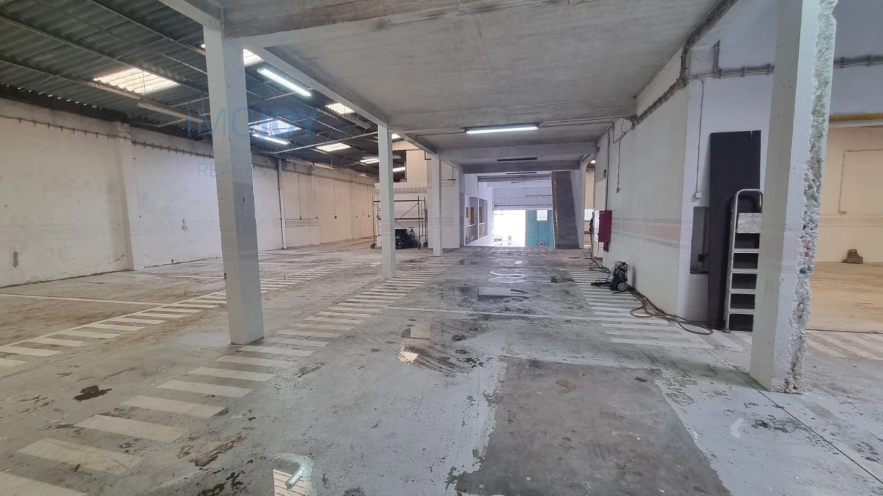 Armazém para Venda em Santa Iria de Azoia, São João da Talha e Bobadela Foto 15