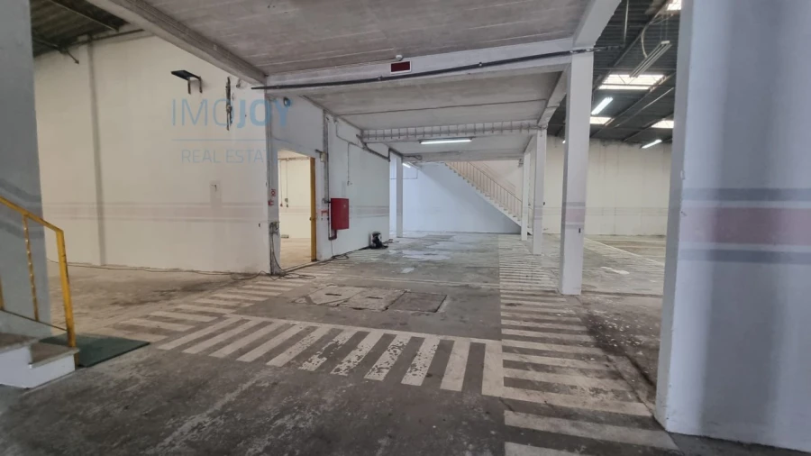 Armazém para Venda em Santa Iria de Azoia, São João da Talha e Bobadela Foto 5