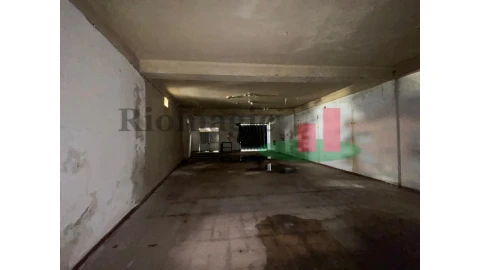 Loja para Venda em Marrazes e Barosa
