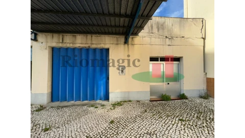 Loja para Venda em Marrazes e Barosa