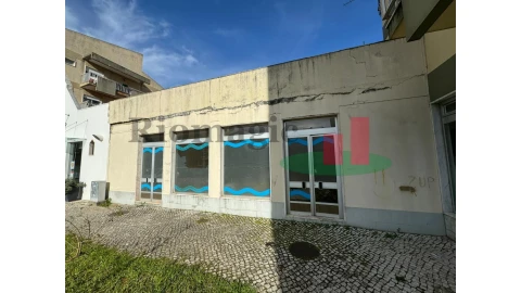 Loja para Venda em Marrazes e Barosa