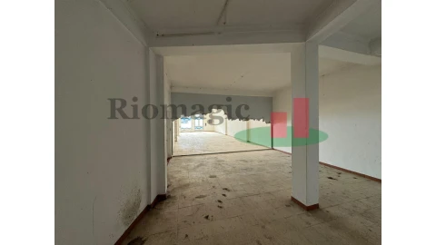 Loja para Venda em Marrazes e Barosa