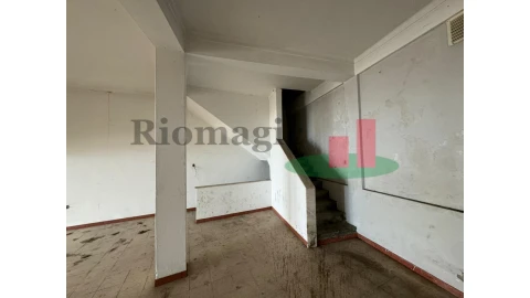 Loja para Venda em Marrazes e Barosa