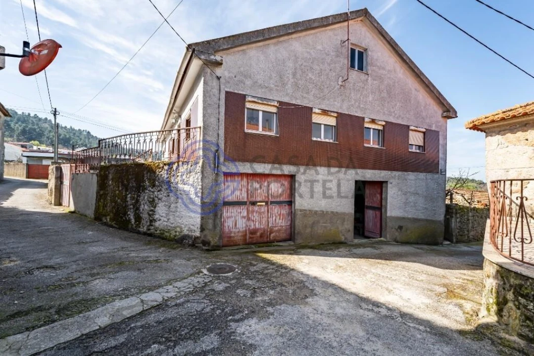 Moradia T4 para Venda em Aricera e Goujoim Foto 1