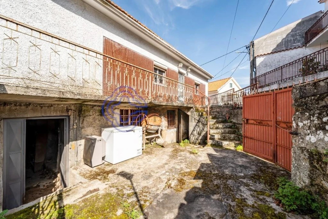 Moradia T4 para Venda em Aricera e Goujoim Foto 4