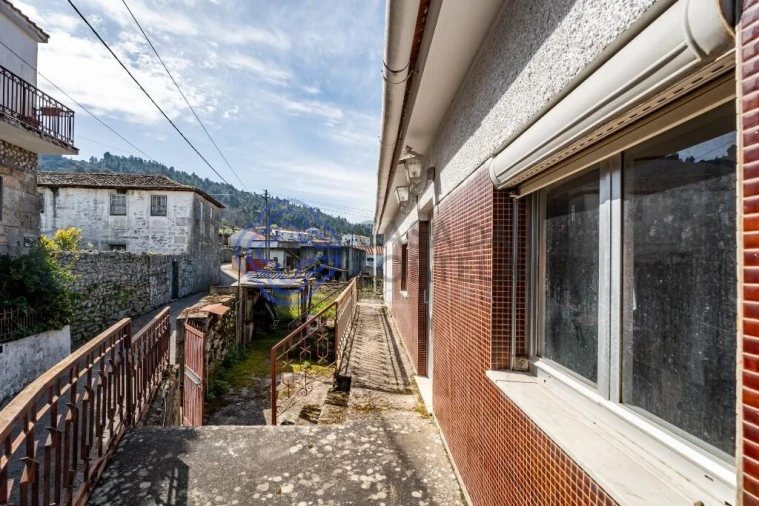 Moradia T4 para Venda em Aricera e Goujoim Foto 6