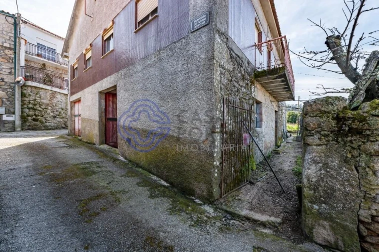 Moradia T4 para Venda em Aricera e Goujoim Foto 2