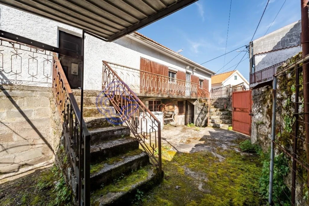 Moradia T4 para Venda em Aricera e Goujoim Foto 5