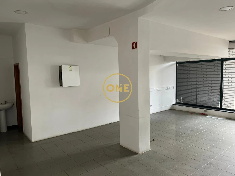 Loja para Arrendamento em Balazar Foto 3