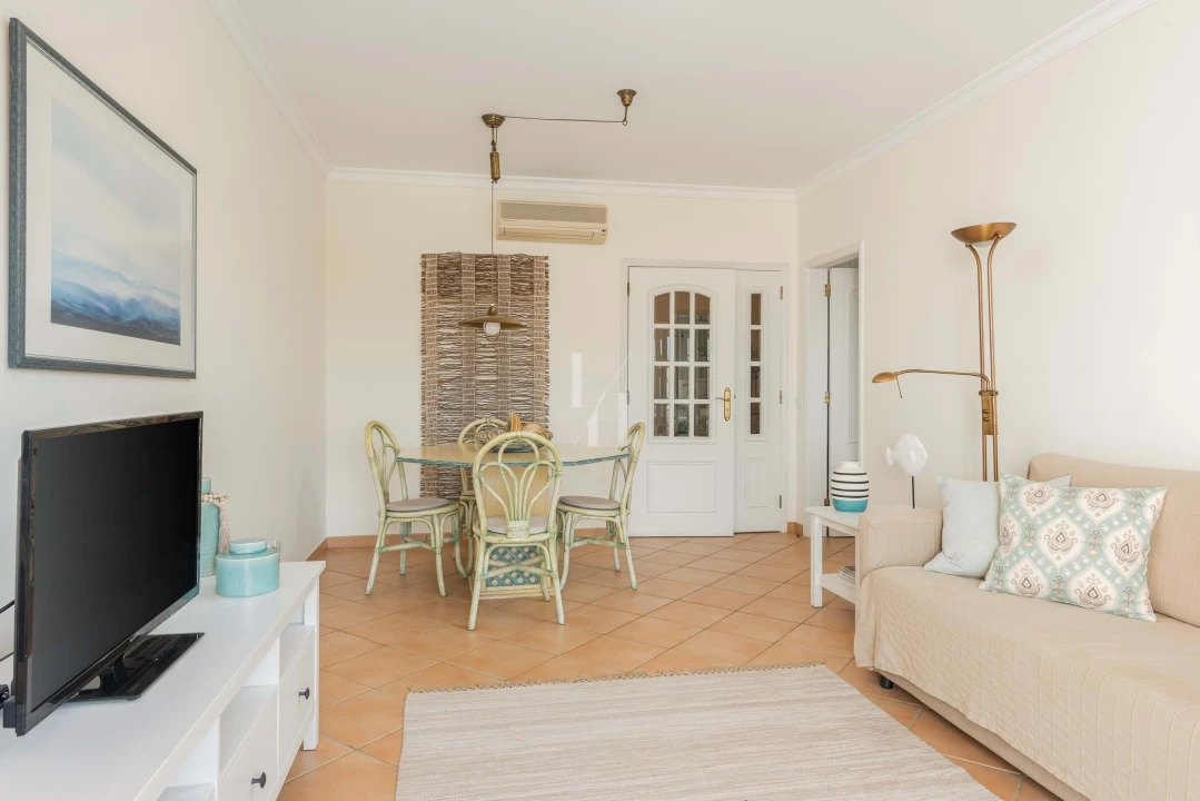 Apartamento T2 para Arrendamento férias em Quarteira Foto 6