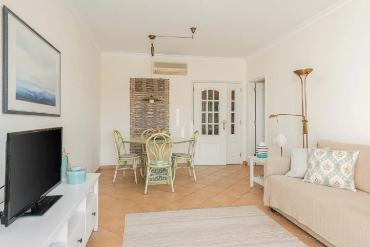 Apartamento T2 para Arrendamento férias em Quarteira Foto 6