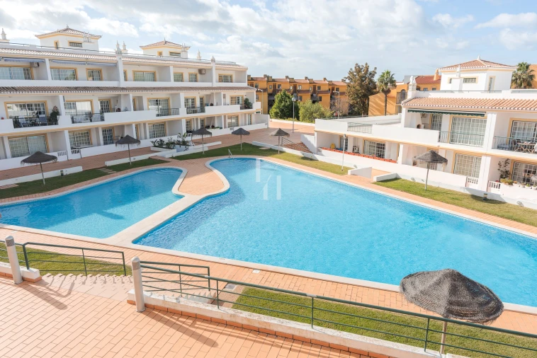 Apartamento T2 para Arrendamento férias em Quarteira Foto 13