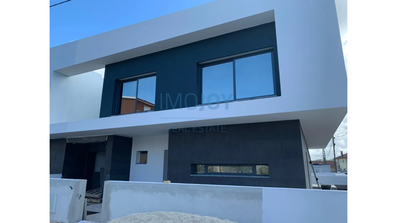 Moradia T4 para Venda em Loures Foto 21