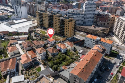 Moradia T6 para Venda em Santa Marinha e São Pedro da Afurada