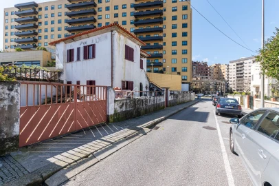 Moradia T6 para Venda em Santa Marinha e São Pedro da Afurada