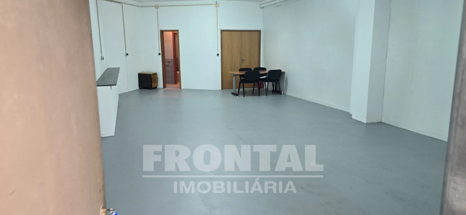 Armazém para Arrendamento em Cidade da Maia Foto 1